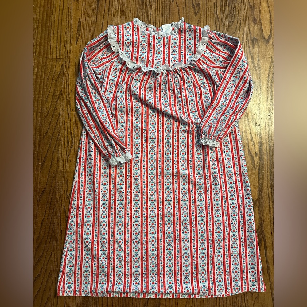 Lanz of Salzburg classic holiday nightgown size large GUC